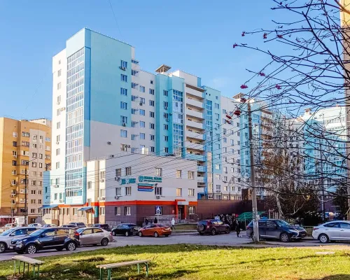 Полусухая стяжка пола в многоквартирном доме на ул. Родионова