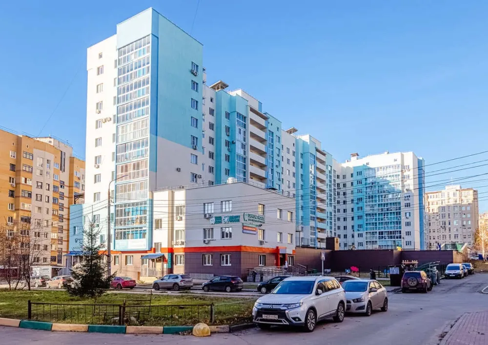 Полусухая стяжка пола в многоквартирном доме на ул. Родионова