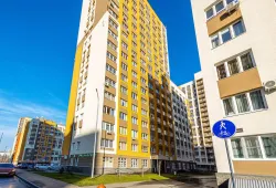 Полусухая стяжка пола в многоквартирном доме на ул. Романтиков