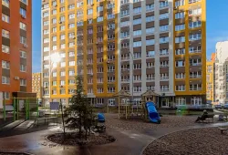 Полусухая стяжка пола в многоквартирном доме на ул. Романтиков
