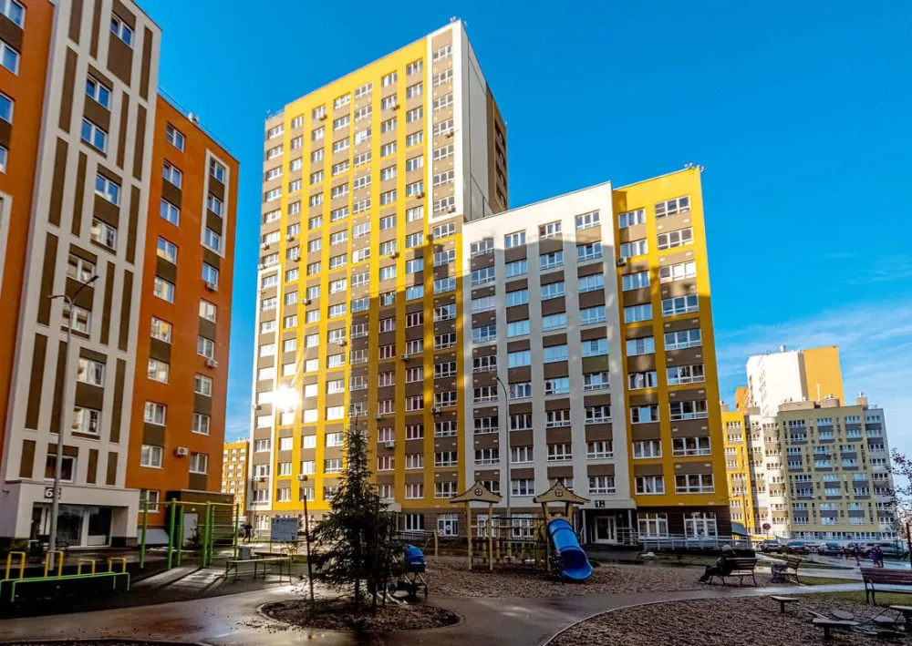 Полусухая стяжка пола в многоквартирном доме на ул. Романтиков