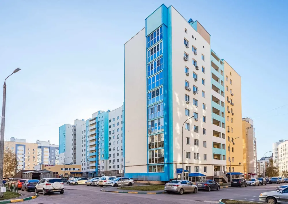 Полусухая стяжка пола в многоквартирном доме на ул. Родионова
