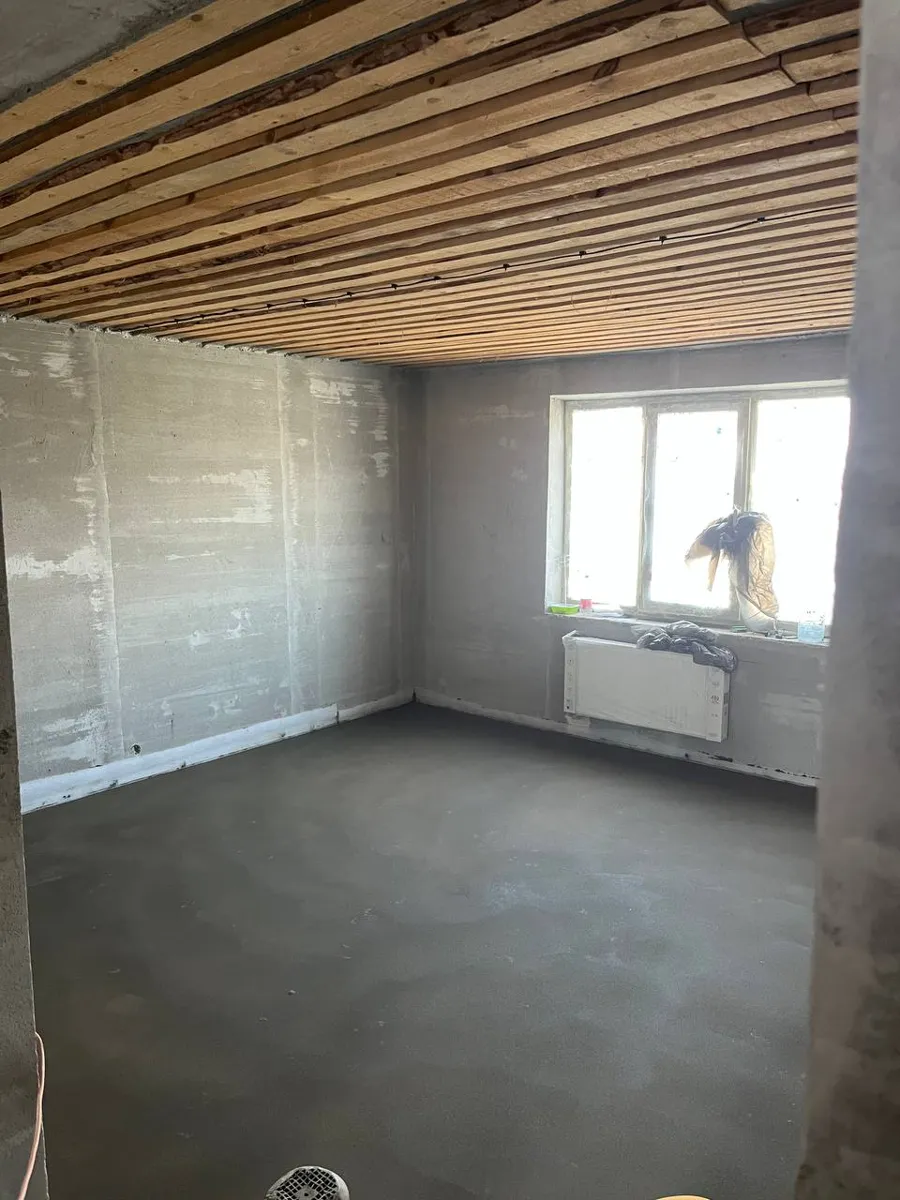 Полусухая стяжка пола 60 мм, 73 м² — дом в Дзержинске: готовая стяжка
